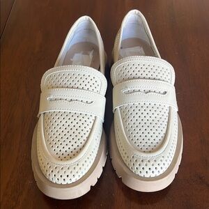 Nice pair of chunky loafers! Perfect for any season!